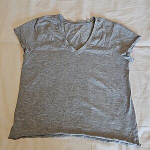 🩴 Gray V Neck Size M